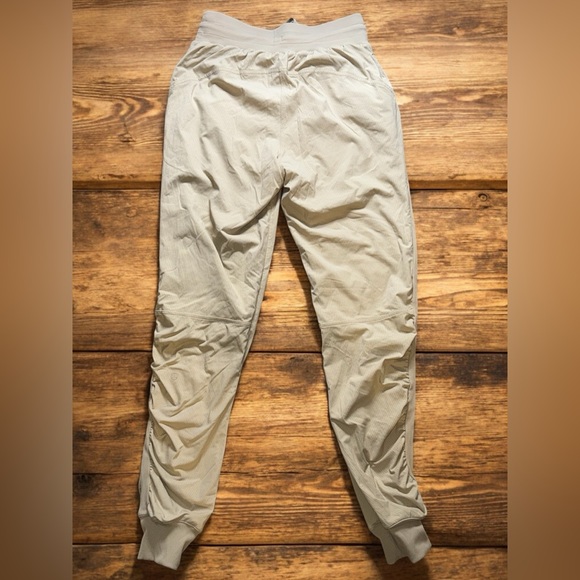 Lululemon Dance Studio Joggers Size 4 Lightweight Athleisure - Picture 4 of 8